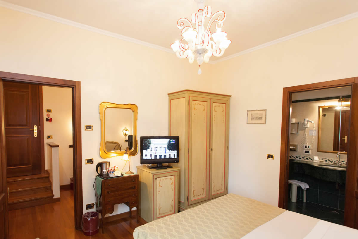 Junior Suite blick auf den Garden Hotel Pensione Accademia Venezia